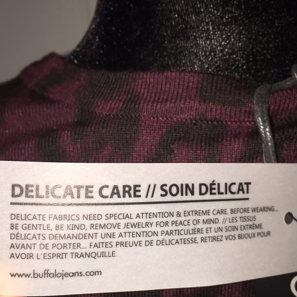 Buffalo David Bitton Ladies Lalita Plum Leo V-Neck Sweater Size Small NWT - Picture 7 of 15